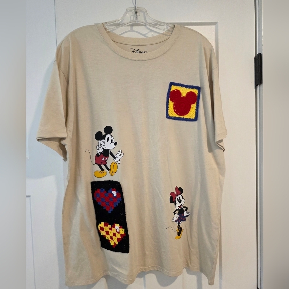 NWT Disney Beige T-Shirt with Mickey and Minnie Mouse
